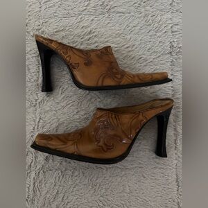 Skechers by Michelle K Tooled/Stamped Brown Tan Leather Mules w/ Western Flair